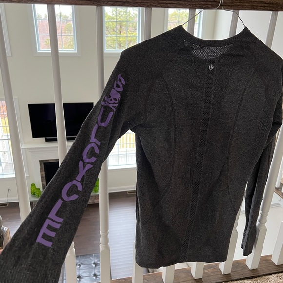 Lululemon x Soul Cycle !! Swiftly Tech long sleeve top, size 10 - Picture 5 of 5